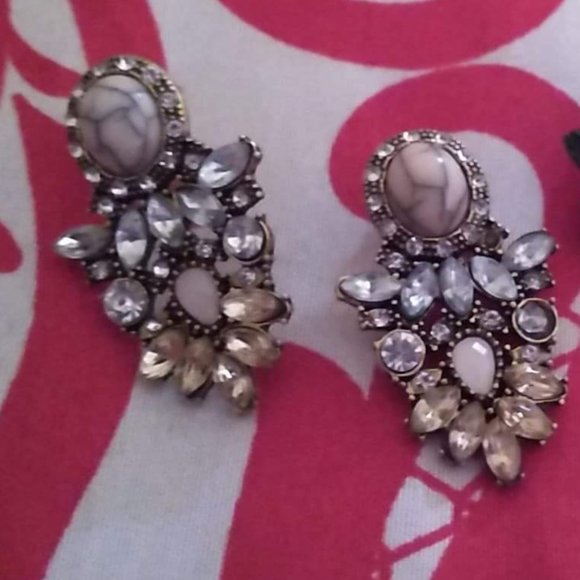 Stone Earrings - Picture 2 of 2